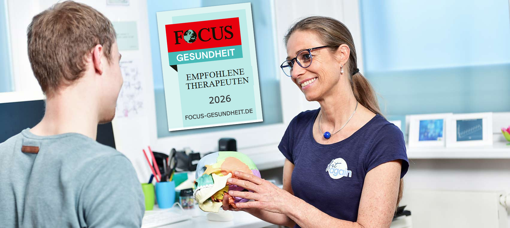 Katrin Franke in der Beratung, Praxisinhaberin fitagain, Praxis für Physiotherapie in Köln-Junkersdorf